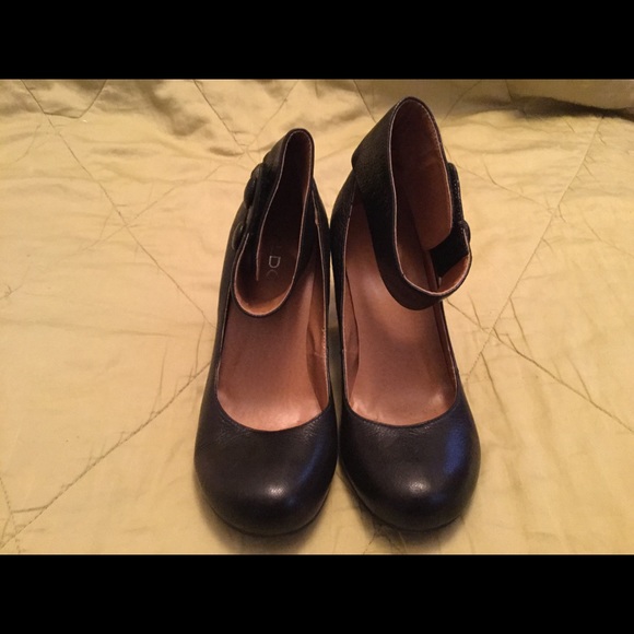Vintage Aldo Black Leather ankle strap shoes - Picture 4 of 6